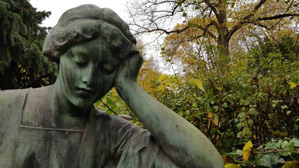 Trauerfigur - Grab Hauptfriedhof Mannheim